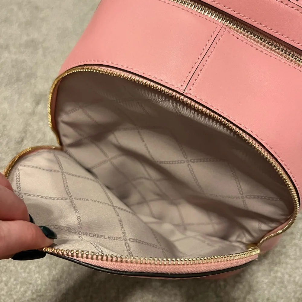 BRAND NEW MK RHEA ZIP IN ~CARNATION~ 🩷 - Picture 13 of 13